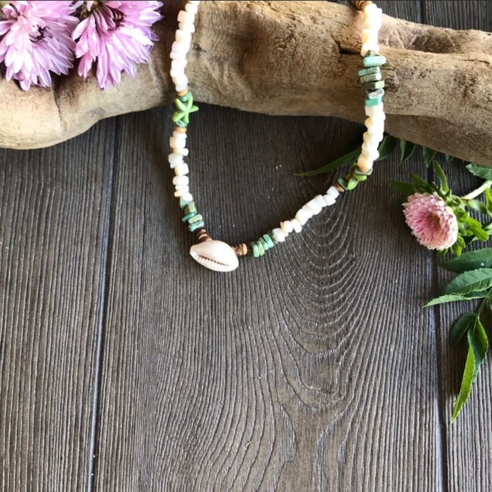 🌻Beautiful Handmade Sea Shell Necklace🌻 - Picture 2 of 8